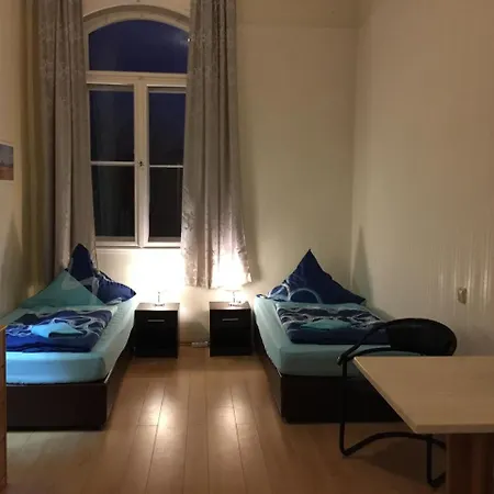 Preiswerte-Zimmer mit Bad-Miniküche, 24-7 Self Check In-3